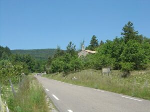 Chapelle du Ventouret sur la montée du mont Ventoux côté Sault