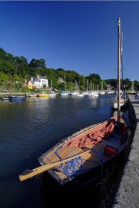 Bateau en bois amarré au port de Pont-Aven