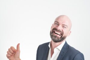 Approbation, adhésion du propos, tics de langage